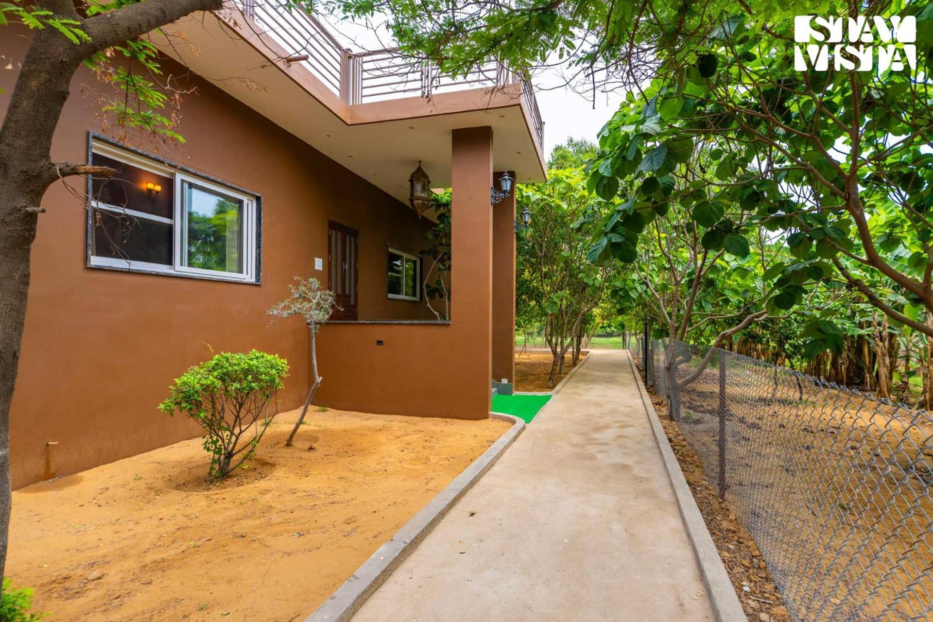 Stayvista At Maple Farms With Pool, Bbq & Bonfire Sohna Exterior photo