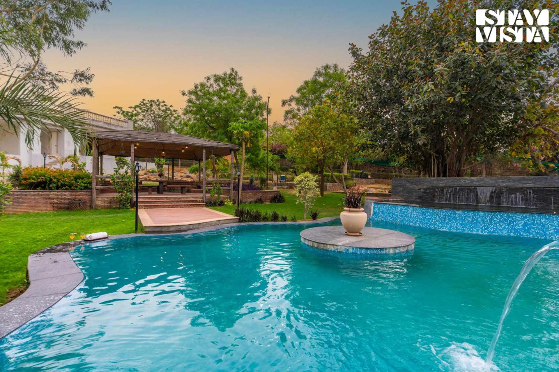 Stayvista At Maple Farms With Pool, Bbq & Bonfire Sohna Exterior photo